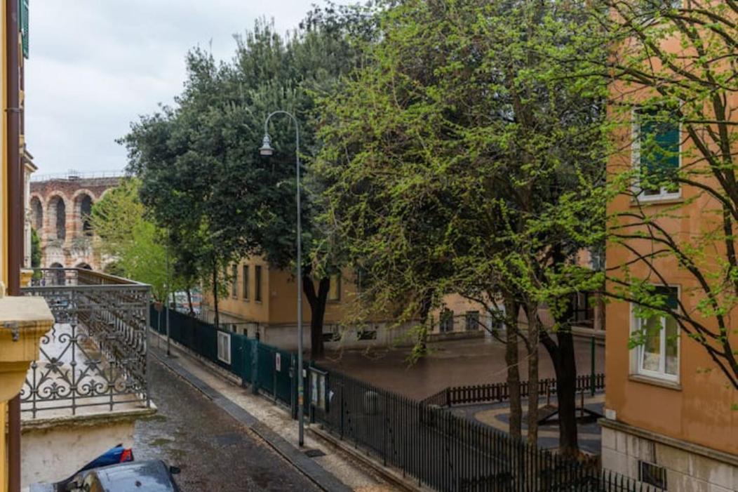 Comfortable Apartment Behind Arena Di Verona Buitenkant foto